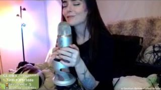 ashe maree busty slut fucks pussy in the shower