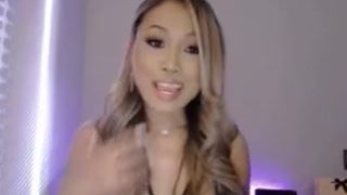 sincityvee put two fingers into her anus