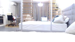 miss_marilin cute doll fucks shaved pussy