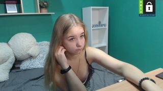 mila_steve crazy queen gently pulls the vagina