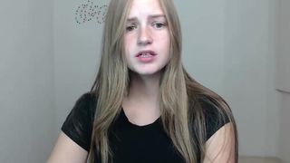 jessi_riks beauty fucks herself in front of the webcam