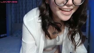 sweet_potato1 cute chicks lick cunt in pose