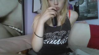 yourbabylynn23 slut shows his designed holes