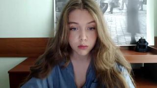 vynsi_emmy charming finger jerking off