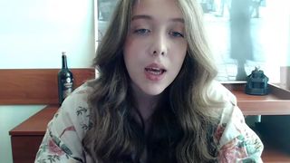 vynsi_emmy sweet shows ass