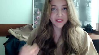 vynsi_emmy sucks rubber penis