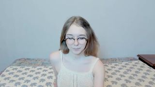 sweetiewow attractive model entertains erotic shows