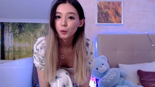 sharasuo young schoolgirl erotically eats a banana