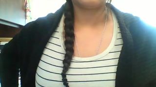 vee_xoxo6393 slut fucks the cap with his fingers