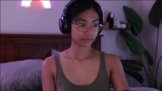 goddesselysia sexy lady jerks off pussy with vibrator