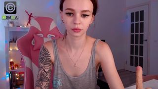 girl_happiness cute babe masturbating pussy sex toys