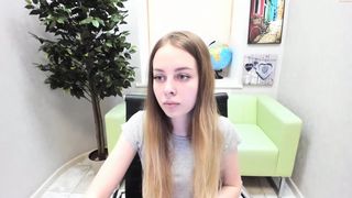 aelita_bell busty blonde is sucking a pussy