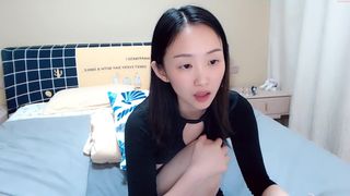 little_princess6 slutty bitch masturbates pussy