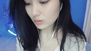 liraia cute girl shows sexy body