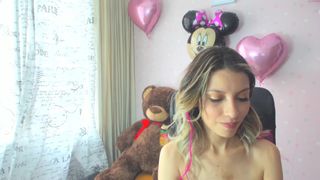 jessica_harrys lustful slut fucks her pussy with a phallus