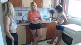 iuliana32 impressive babe fucks anus