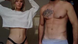 itshimwatchout juicy babe striptease dances