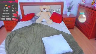 chlooewow Busty woman