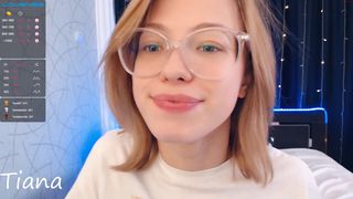 huntertiana gorgeous young lady jerks both holes