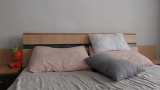 hotass01 wonderful babe cums from a handjob