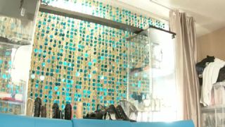 roxy pretty model fucks pussy