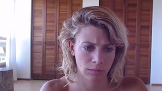 lailagetsnaked cute posing in fries