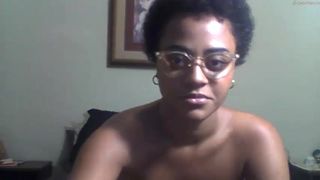 lexi_kinge undresses and shows puffy bread