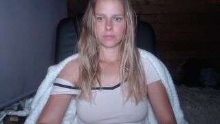 kissyouwant sultry confused talks in fries