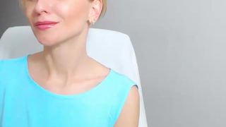 lady_ada cute girl shows the body