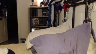 la1132 masturbating with a tampon in pussy