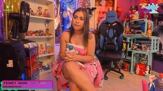 kloelamaravilla18 charismatic girl jerking juicy holes