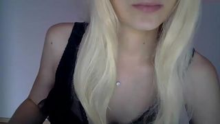 ditaviraoh beauty is resting with pussy