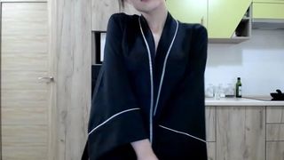 lil_monki busty woman chatting in chat