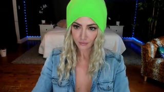 misscodyblack posing for the camera exposing her sexy body