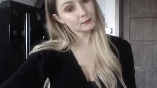 mi_ha crazy babe fucks herself with sex toy