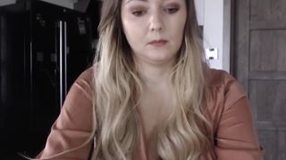 mi_ha sexy blonde pulls pussy hand