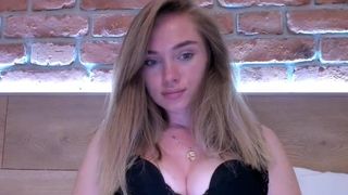 ms_lina greedily fucks her pussy