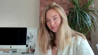 ms_lina beauty fucks with a rubber doll