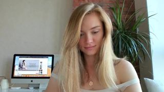 ms_lina beautiful lady pulls pussy