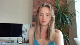 ms_lina skinny beauty pulls pussy