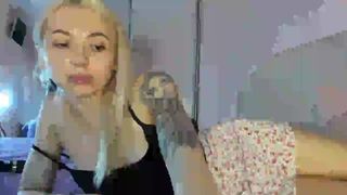 meryfoxxx bitch shows small tits