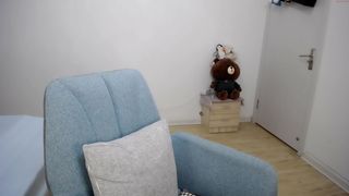 kayla2002 jerking on a chair