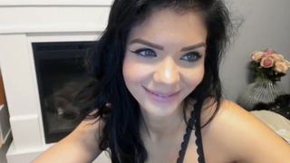 keenangelll big tit babe bares sexy body