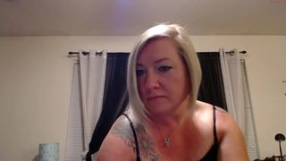 b_phil_ kinky babe posing solidly