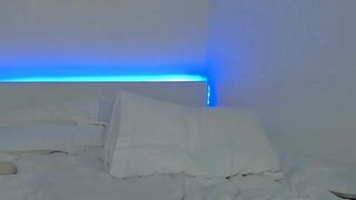 UKDreamx experienced trash cram hand in both their holes