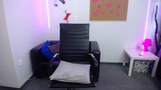 perfectviki skinny bitch jerking pussy with phallus