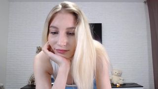 p1nk1e Peerless chicks