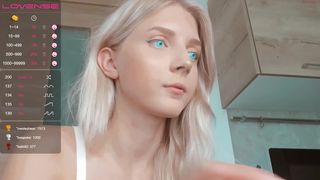 oh_honey_ undressed in front of the camera