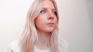 oh_honey_ sexy chick in stockings