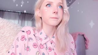 oh_honey_ busty  cam girl  undresses and caresses her pussy